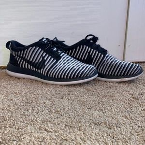 Nike roshe size 7.5